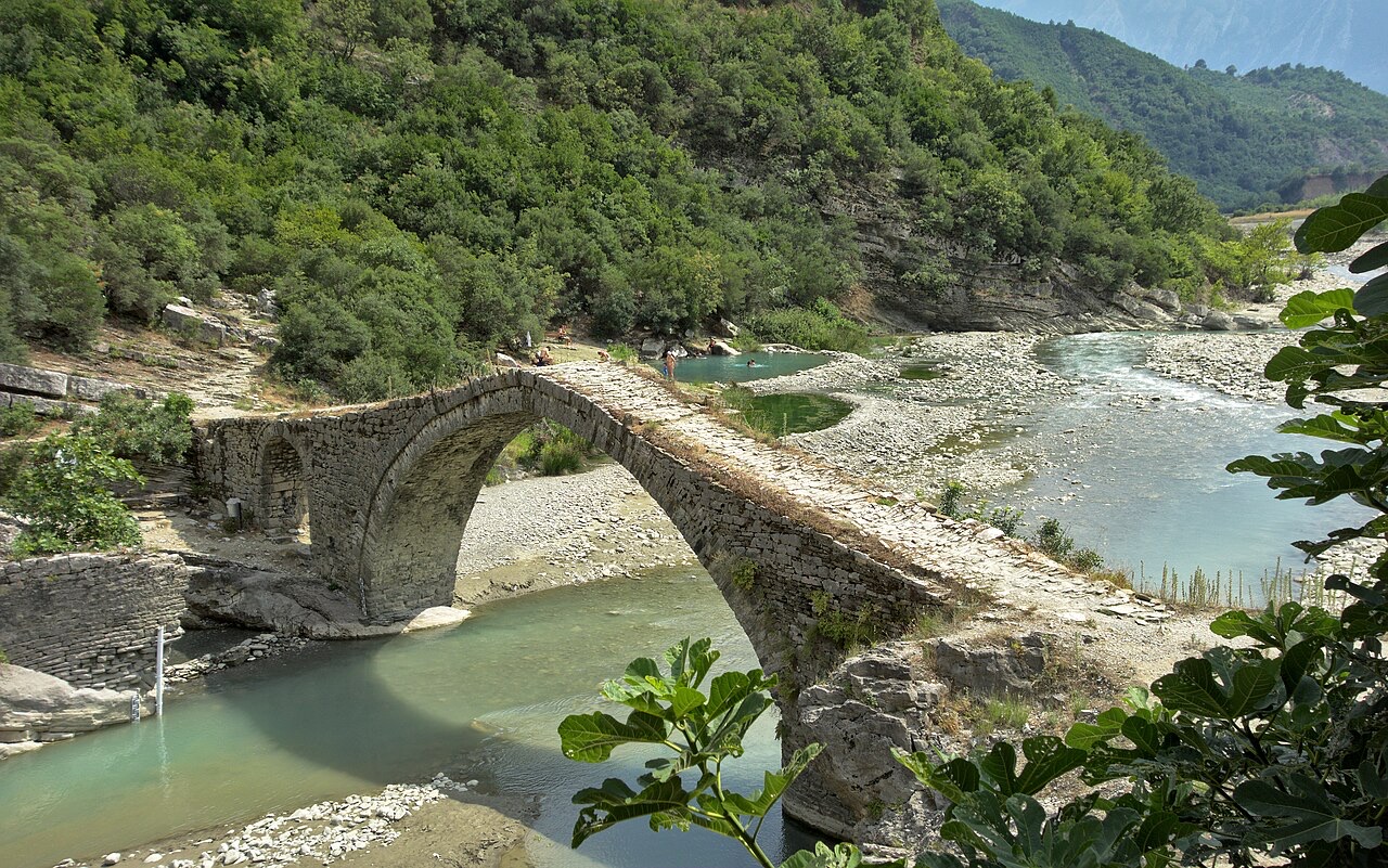 Banjat e Benjës with river Lengarica and Ura e Kadiut, Bënjë Thermal Springs, Albania