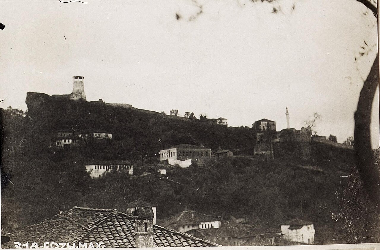Ruinen der Festung SKANDERBECK in Kruja. — Krujë Castle, Albania