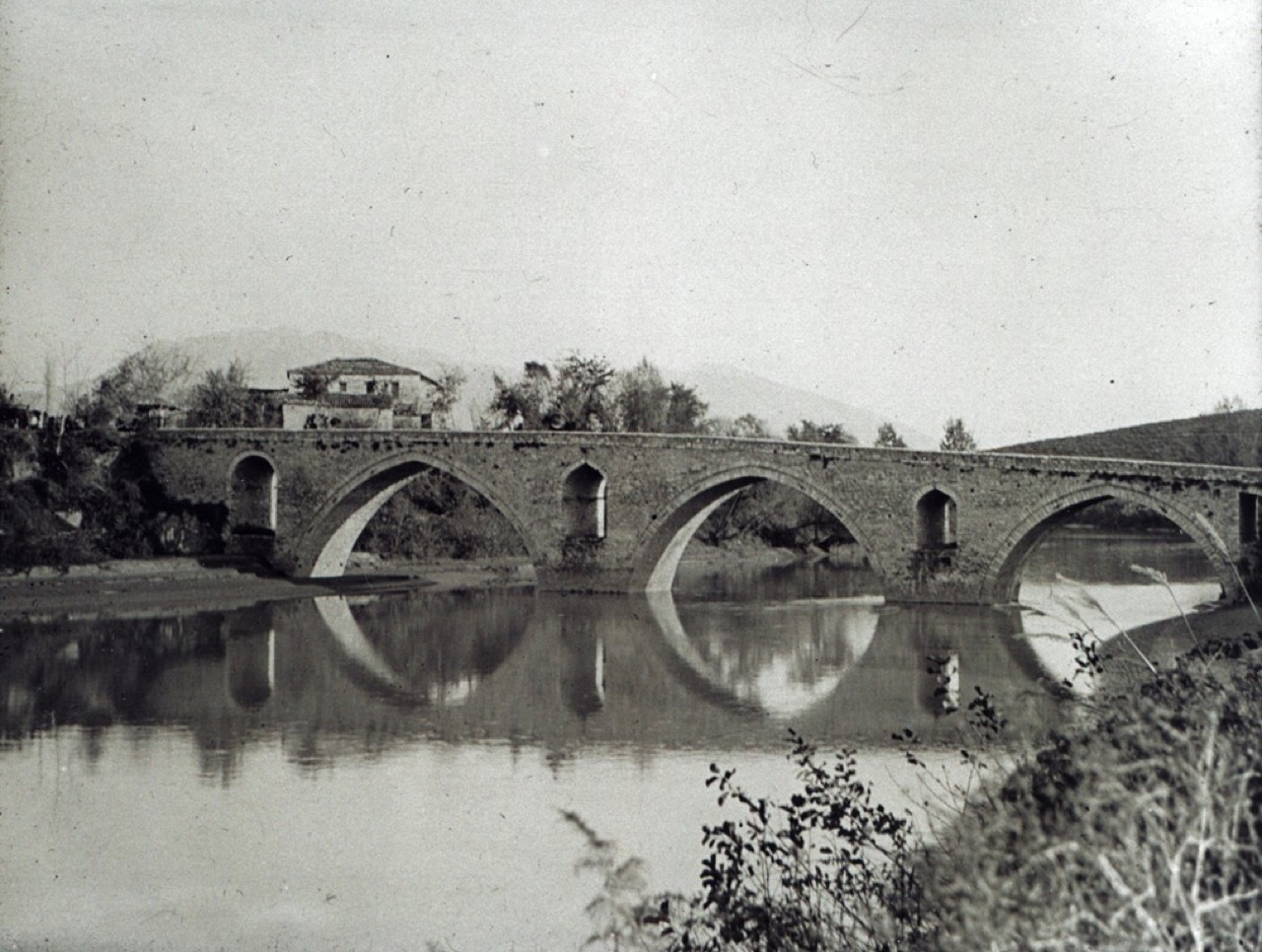 Dmmc18 — Ura Vajgurore, Albania