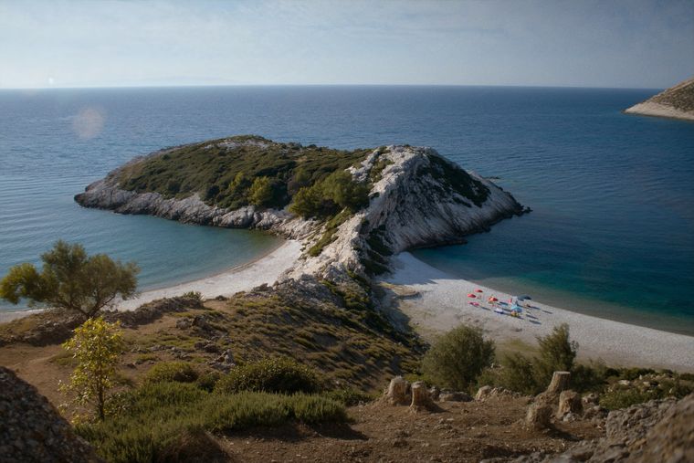 Jal Beach: pebble coves between rocky green hills