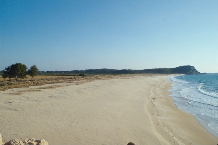 Spille Beach: a quiet sand beach with dunes