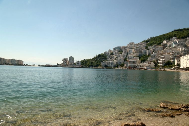 Uji i Ftohtë: clear water over rocks on the Bay of Vlorë