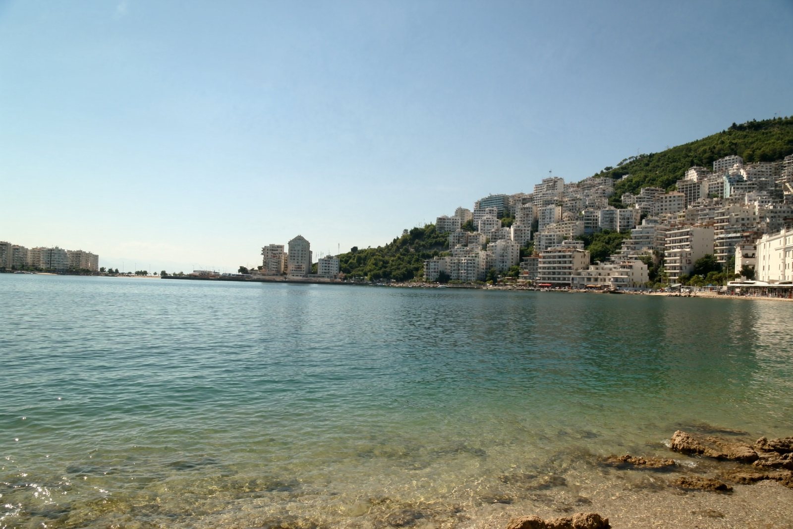 Uji i Ftohtë: clear water over rocks on the Bay of Vlorë