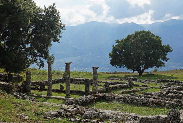Antigonea, Southern Albania: ruins of an illyrian house with peristyle