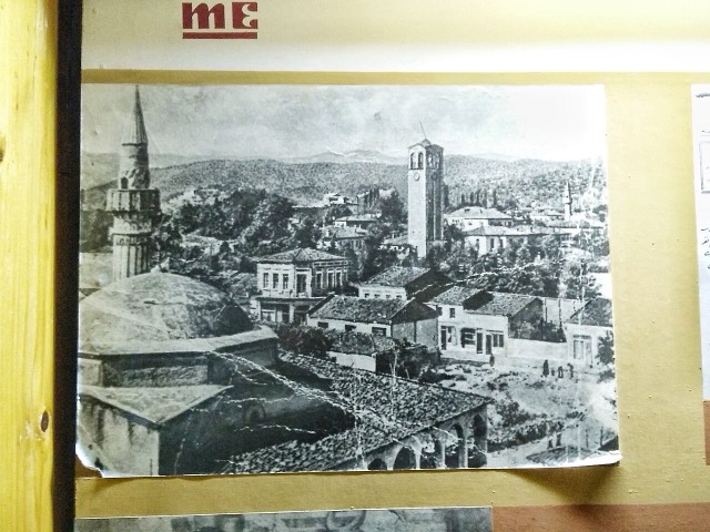 Old back and white picture of Elbasan