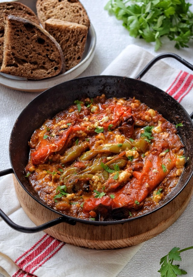 Peppers with ricotta and tomato