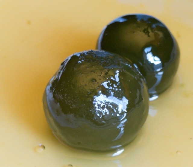 Unripe oranges preserved in syrup for spoon sweets.