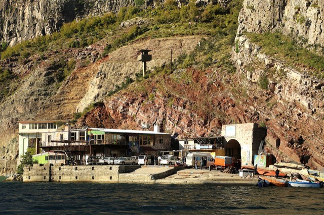 Lake Komani landing place