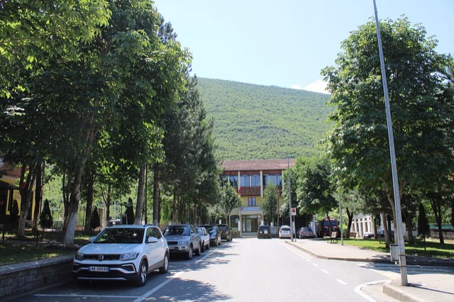 Krumë main street