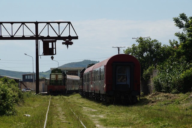 Two trains crossing in Peqin train station