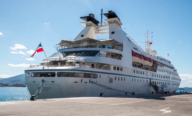 Wind Star Breeze in Sarandë, Albania