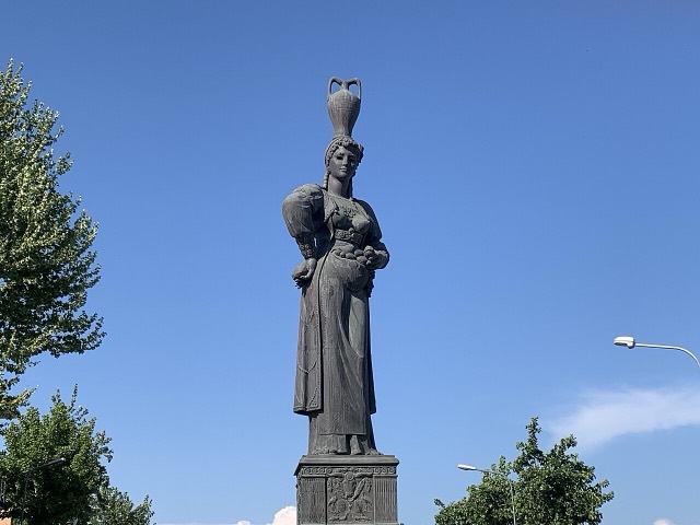 Statujë në Roskovec