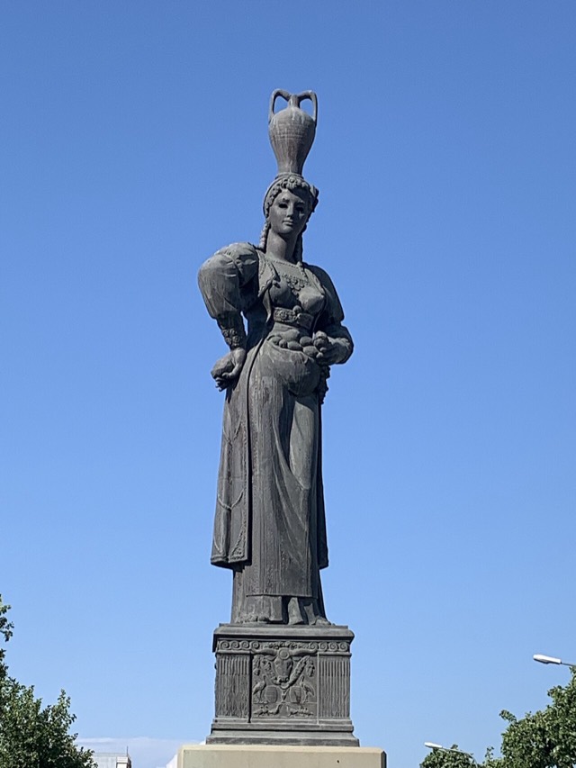 Statujë në Roskovec