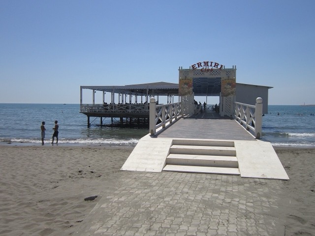 Ermiri Cafe on water