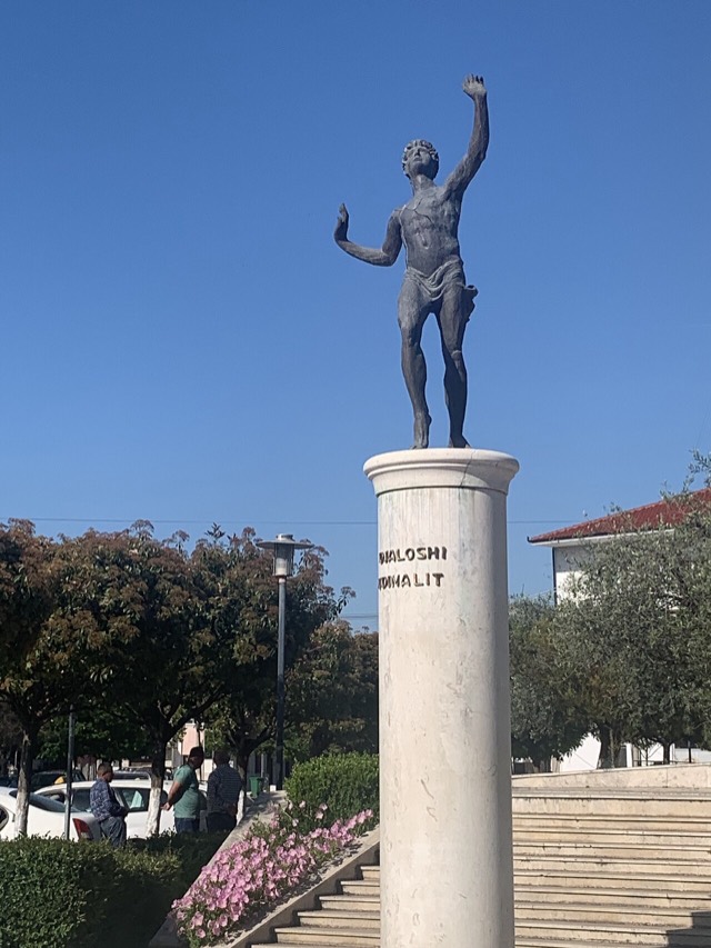 Dimal Boy - Statue in Dimal